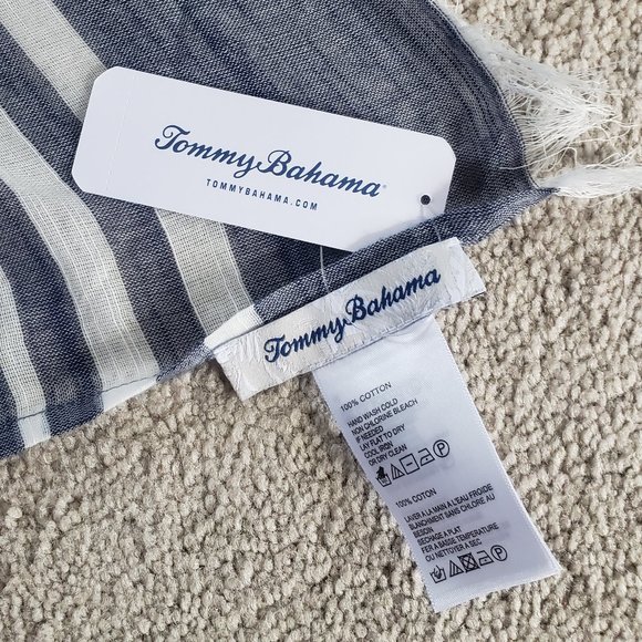 Tommy Bahama Breezy Travel Ruana - Picture 3 of 4